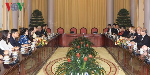 Une délégation de l’Union des associations de l’Unesco reçue par Dang Thi Ngoc Thinh - ảnh 1